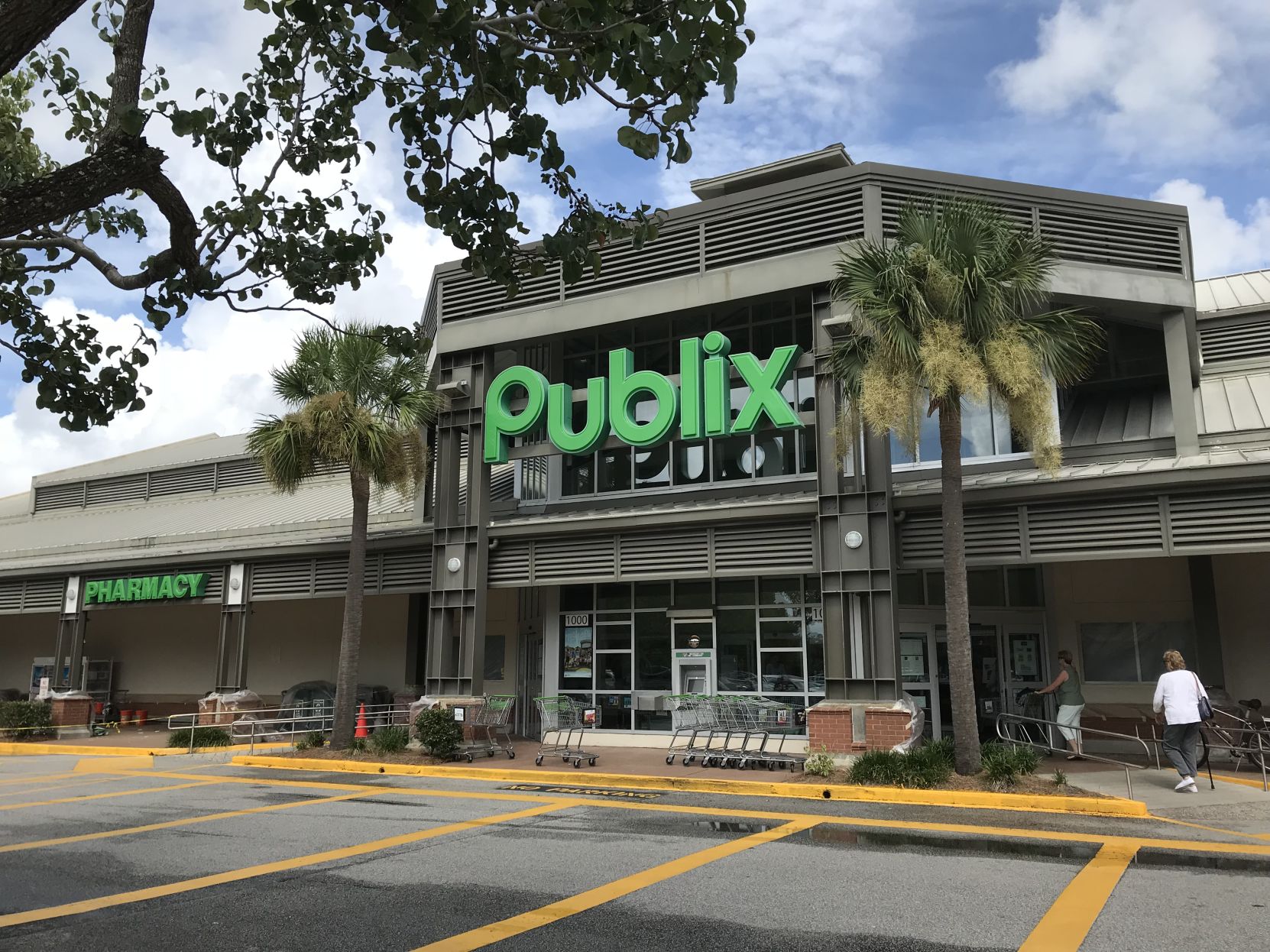 PUblix supermarket in Mount Pleasant's Queensborough Shopping Center